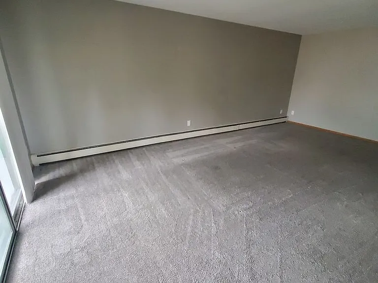 7343 N Teutonia Ave — Photo 2