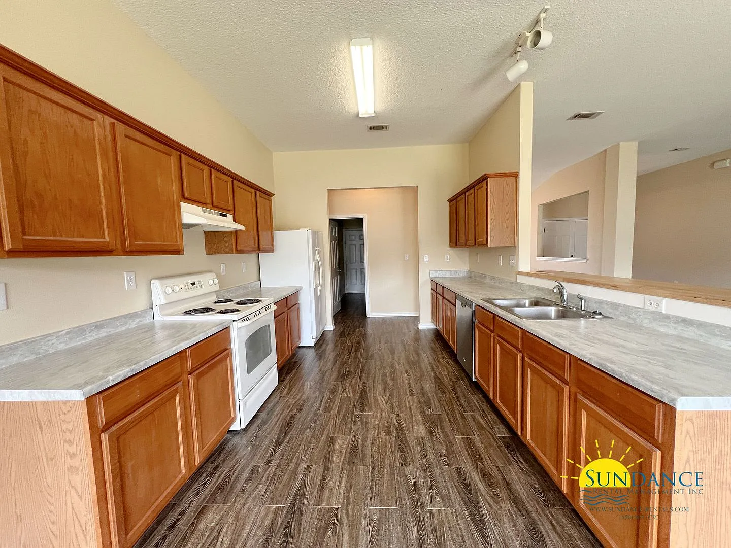 Charming Newly Painted 4-Bedroom Home in Crestview! — Photo 4