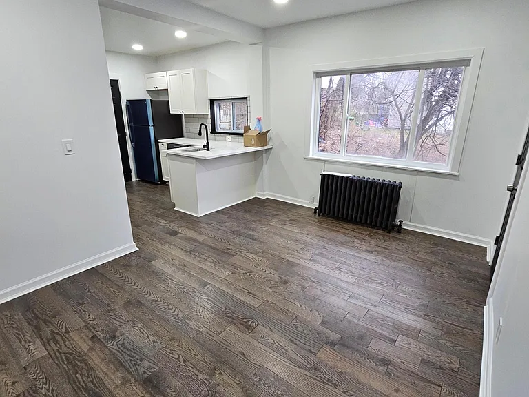 636 Lillian St — Photo 8
