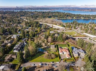 9406 NE 32nd St, Clyde Hill, WA 98004