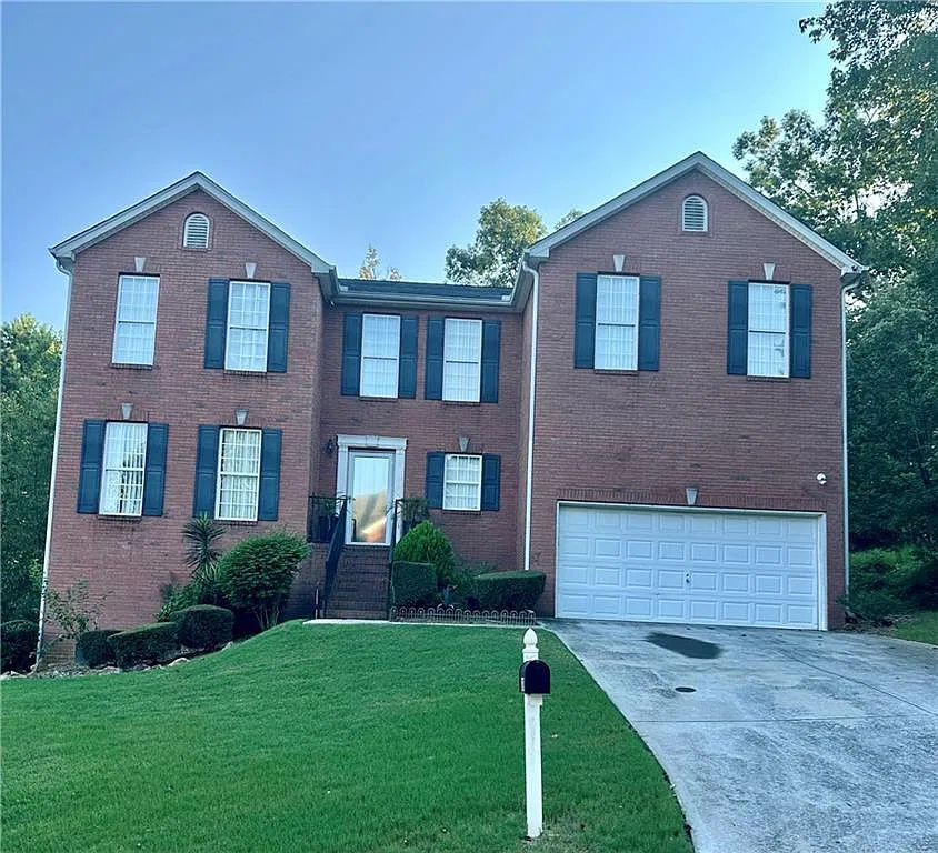 4 bed, 2.5 bath, 2828 sqft, $2,550 — Photo 1