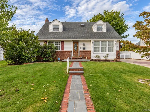 561 Parker Avenue, Levittown, NY 11756