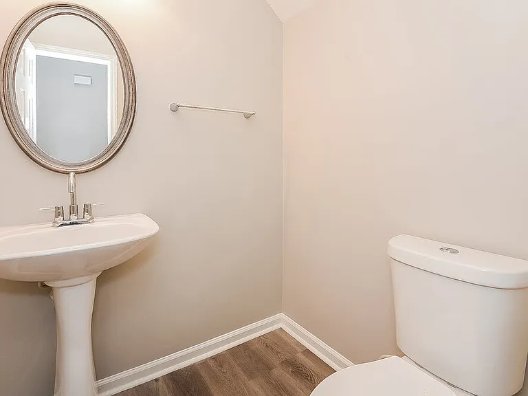 2495 Mayfair Dr — Photo 16