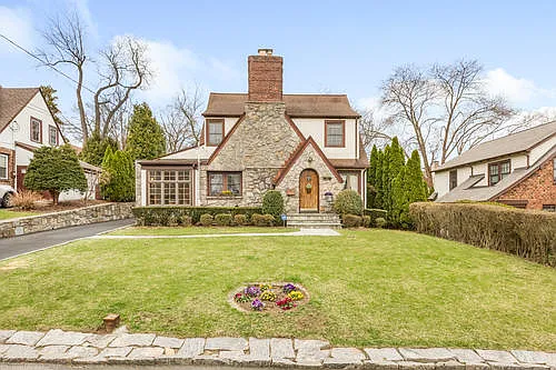 28 Tudor La photo 1
