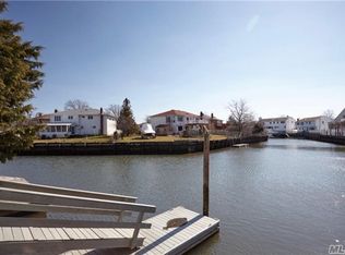 3712 Terrapin Pl, Seaford, NY 11783