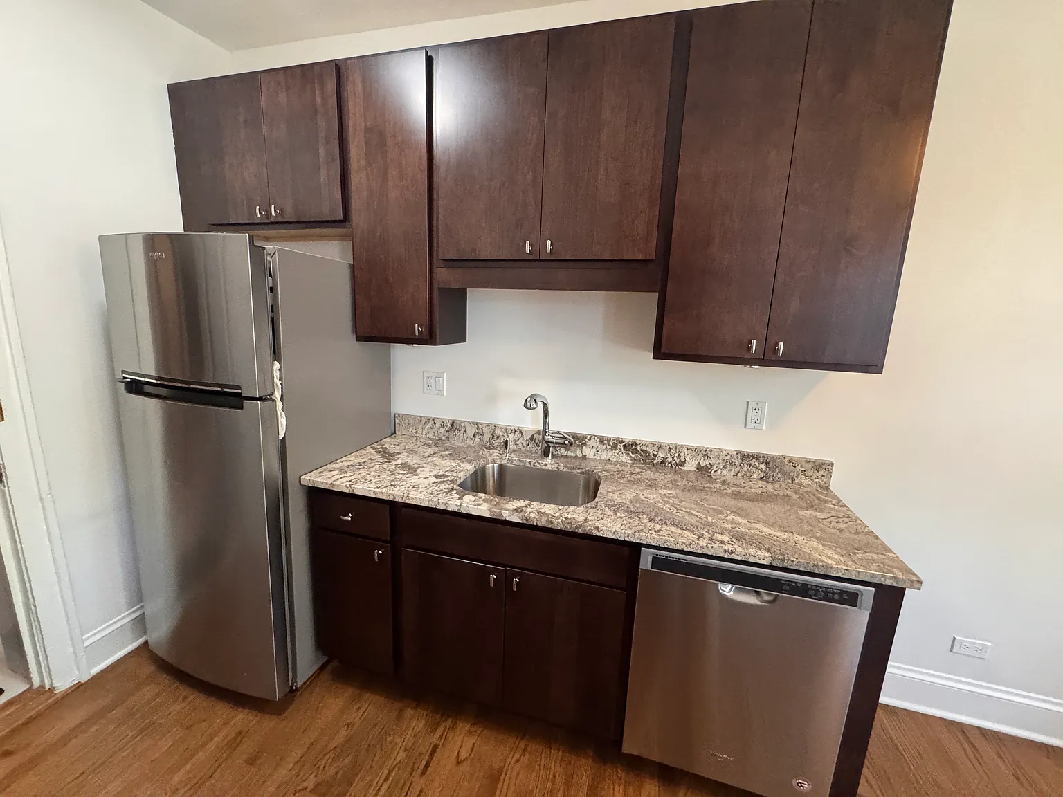 1 bed, 725 sqft, $1,700 — Photo 2