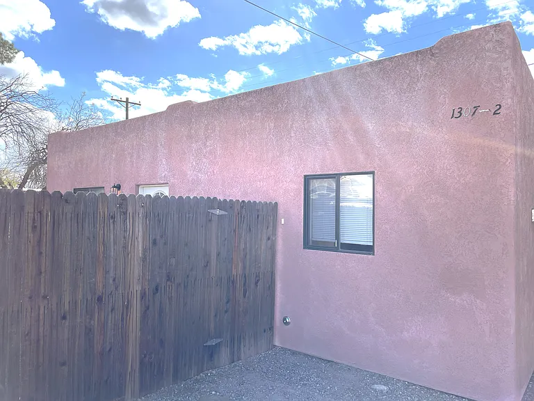 1307 W Saint Clair St #2 — Photo 5