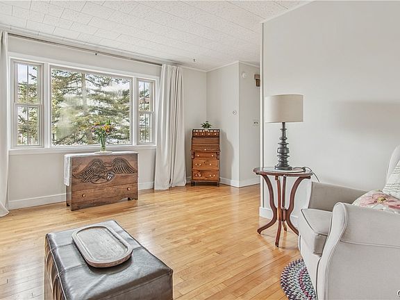 5th image of 111 E Washington St