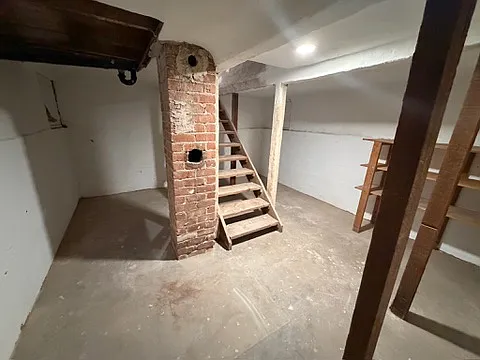1827 E Linden St — Photo 11