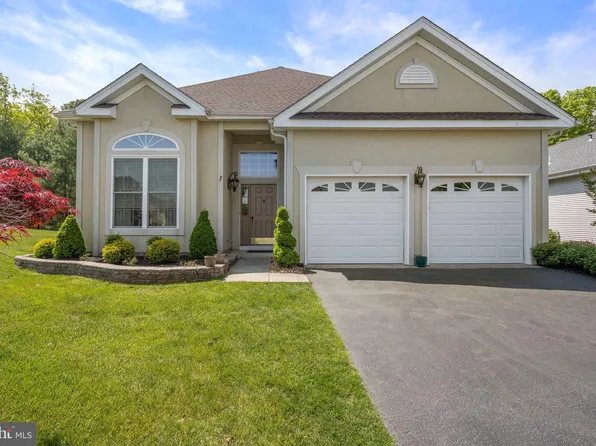 7 Clear Lake Ct, Barnegat, NJ 08005