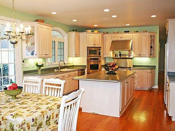 Main Level Kitchen 2