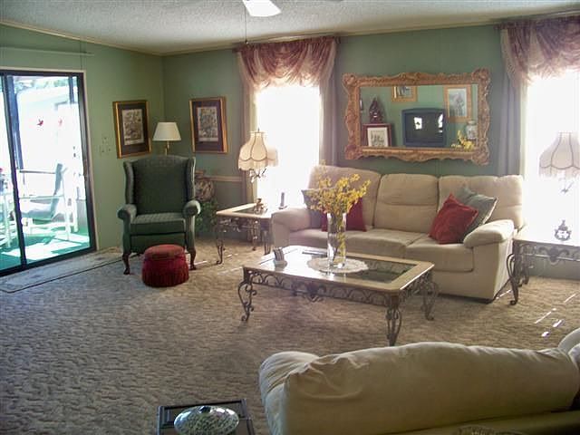 2nd image of 228 Fairway Cir