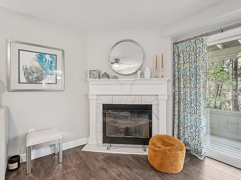 Las Palmas Apartments — Photo 40