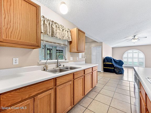 5th image of 426 Wildwood Ave SW