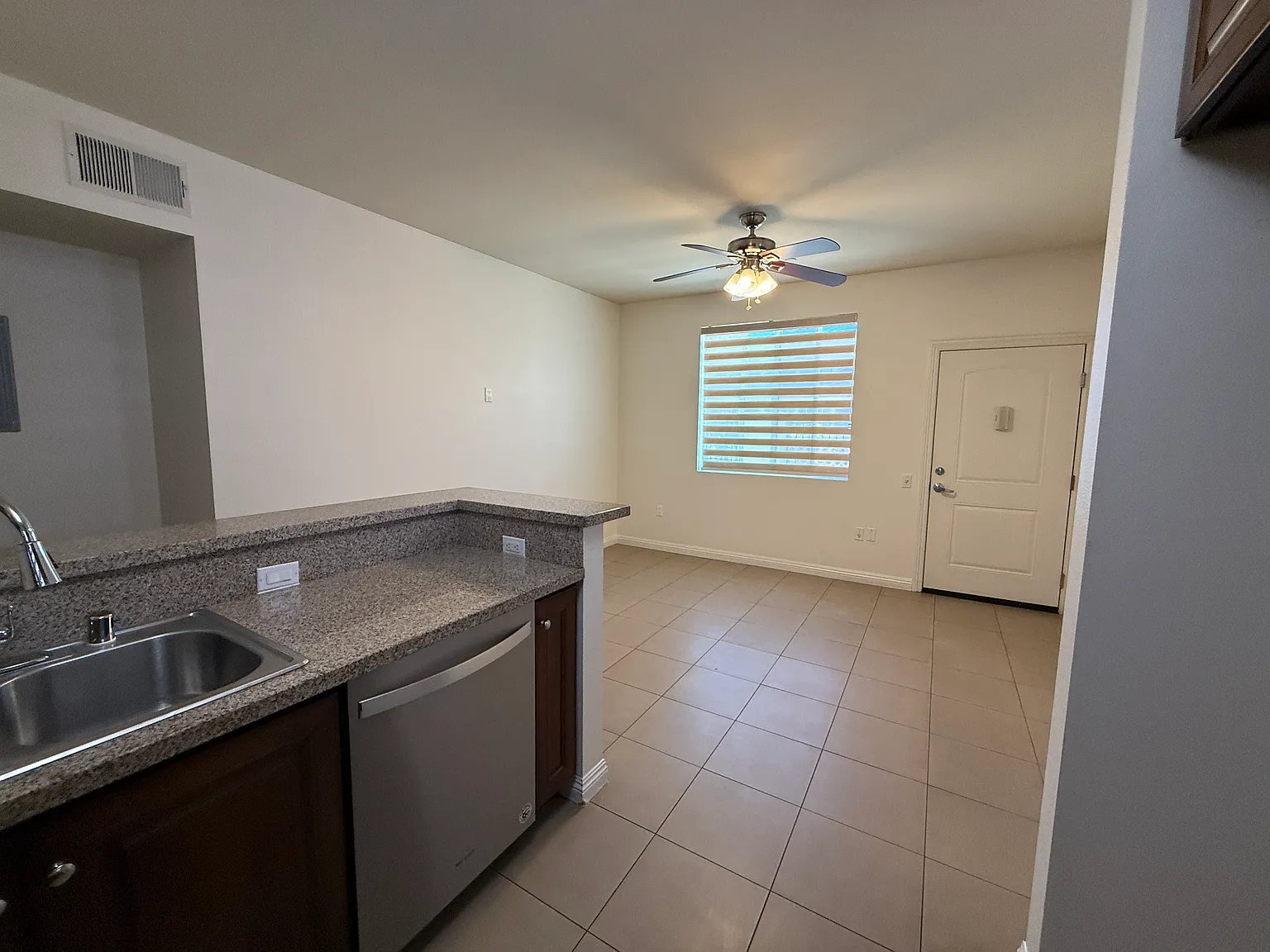 2 bed, 1023 sqft, $2,300 — Photo 4