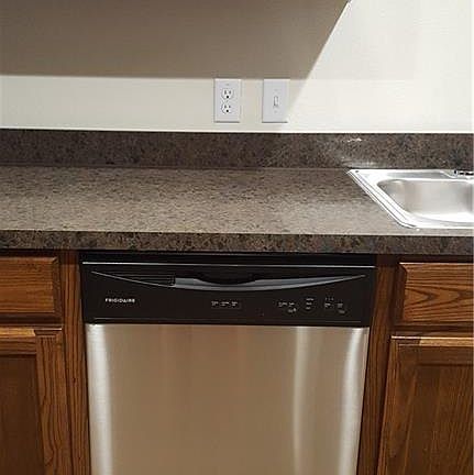 5th image of 5715 Blackmore Ave