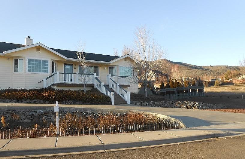1st image of 831 N View Dr