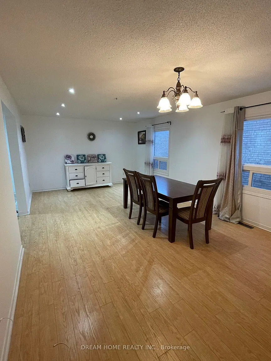 32 Tamara Dr photo 1