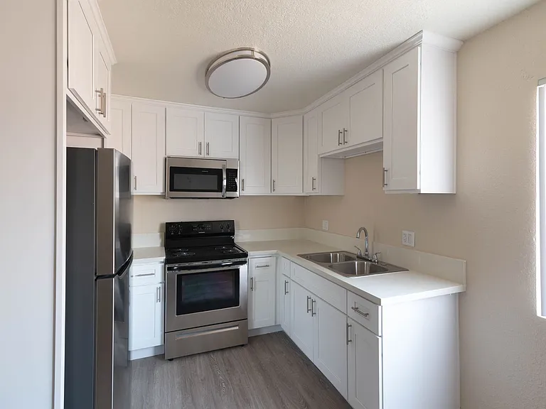 Briarwood Apartments - Riverside, CA — Photo 81
