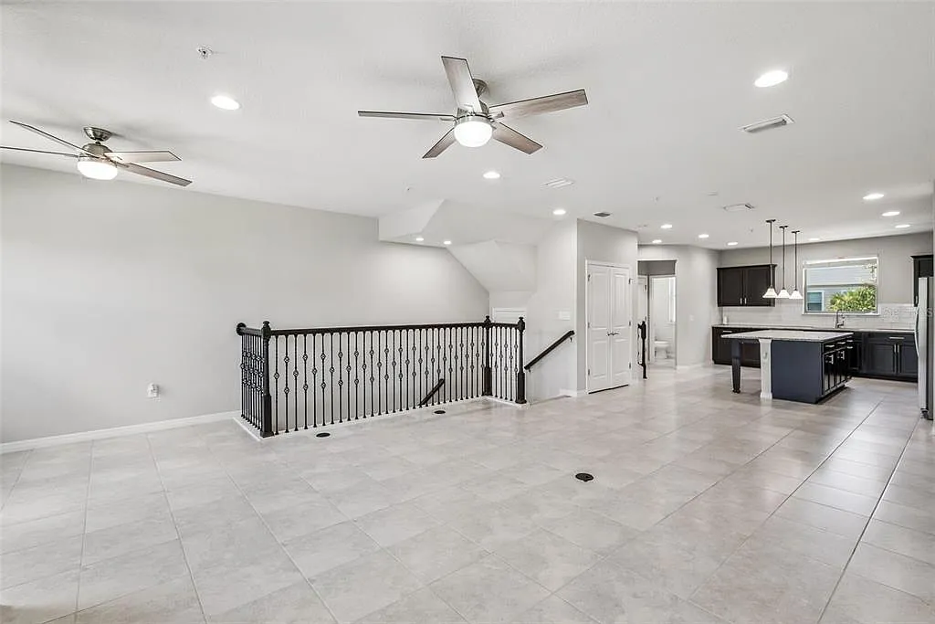 3 bed, 4.5 bath, 2198 sqft, $2,850 — Photo 4