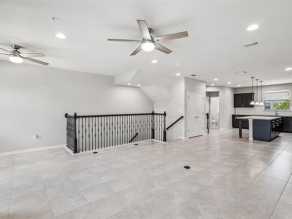 4th image of 588 Piazza Point