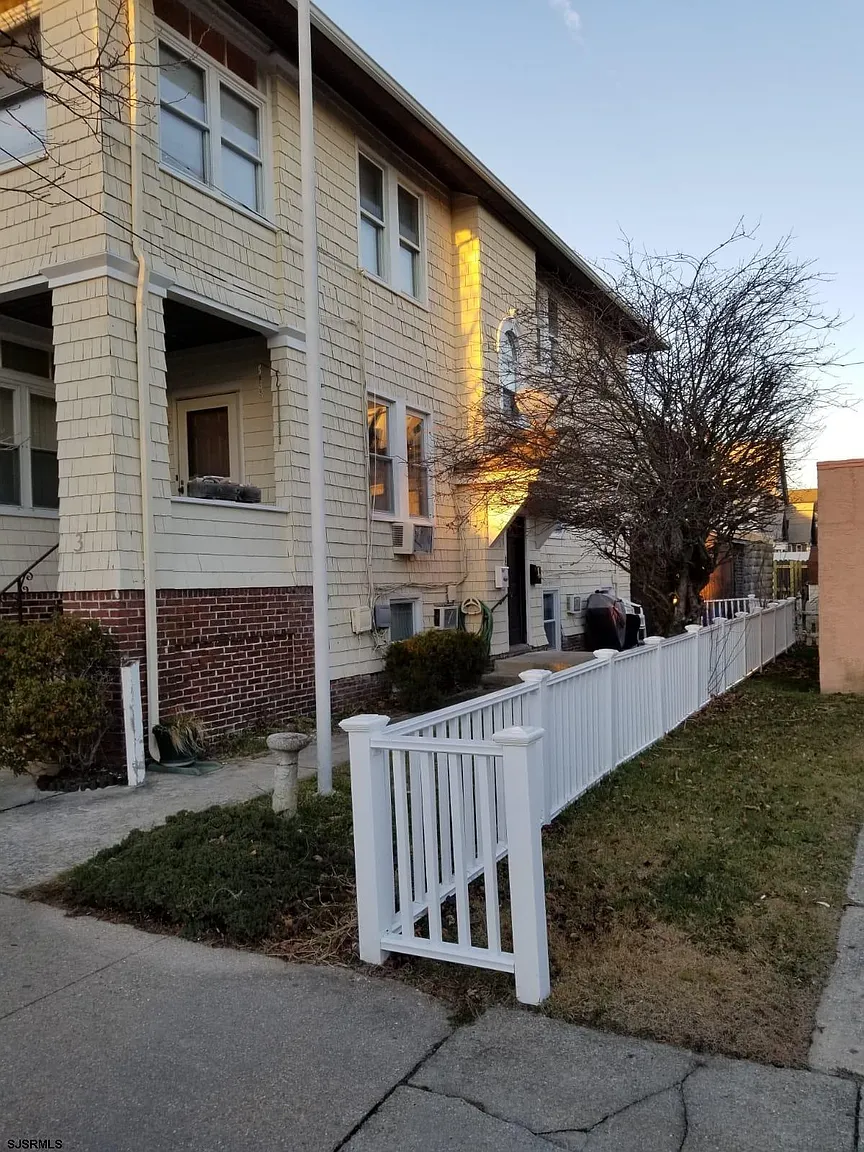 3 N Newton Pl photo 1