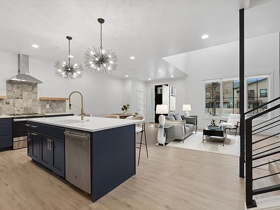 3rd image of 1013 E 7th St #F