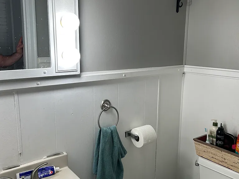 945 Fowler St — Photo 18