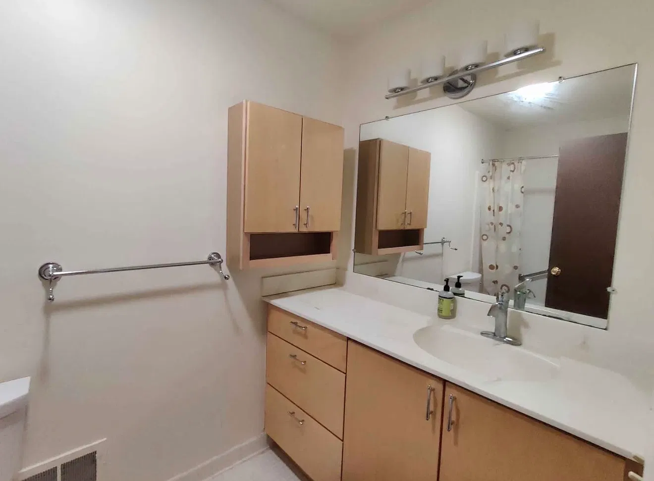 2 bed, 2.5 bath, 1280 sqft, $1,050 — Photo 3