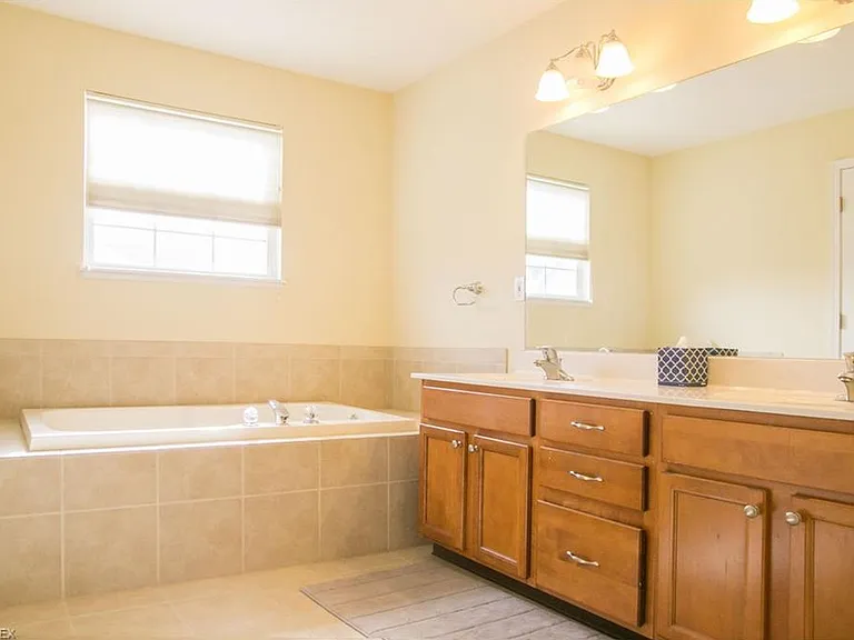 8430 Chester Pkwy — Photo 25