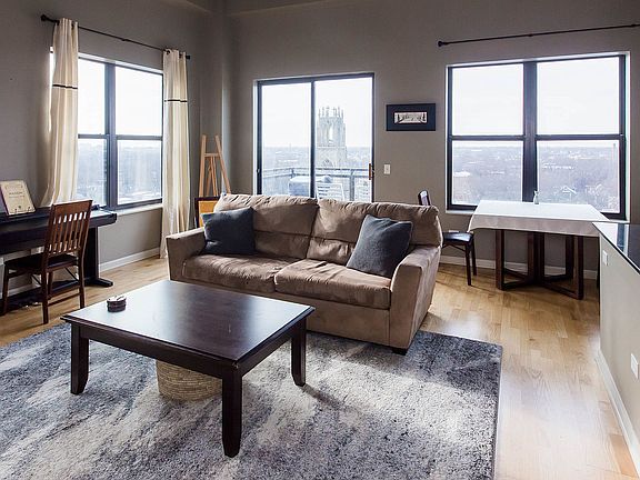 3rd image of 1122 W Catalpa Ave APT 1015
