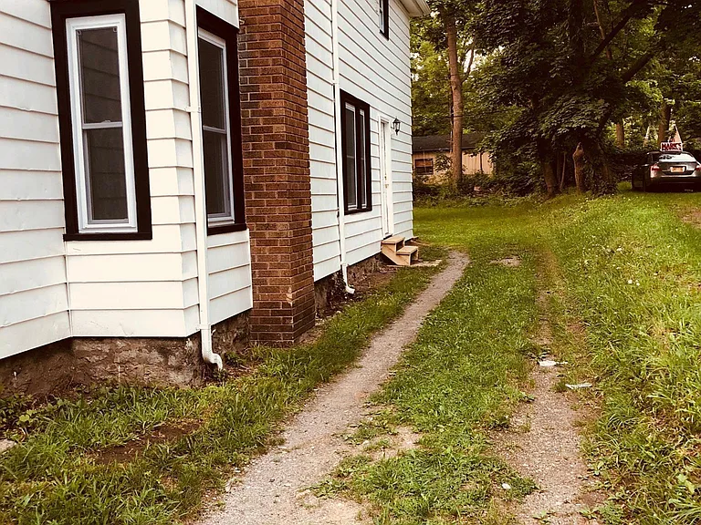 202 Cottage St #UPSTAIRS — Photo 17