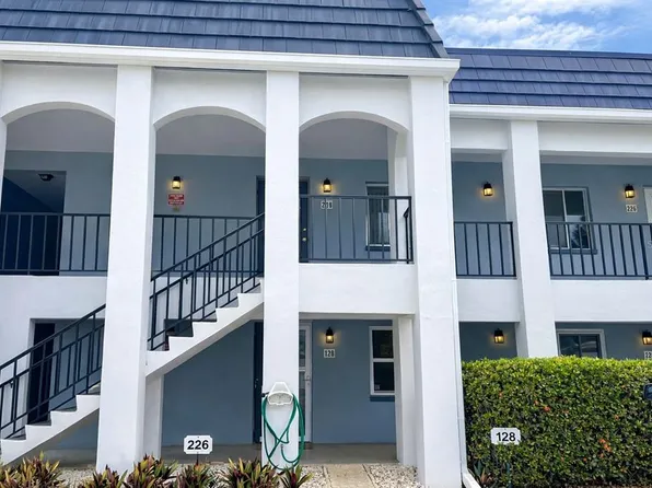 8651 10th St N APT 228, Saint Petersburg, FL 33702