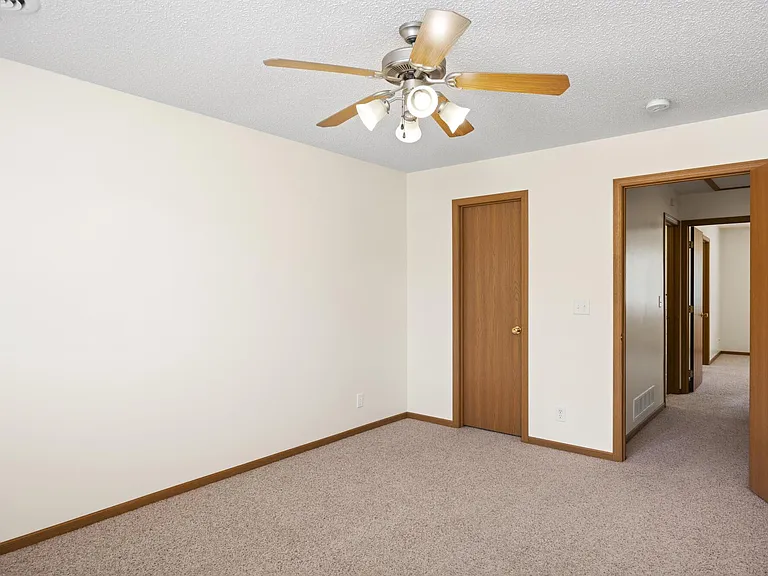 Pebblebrook Apartments — Photo 37