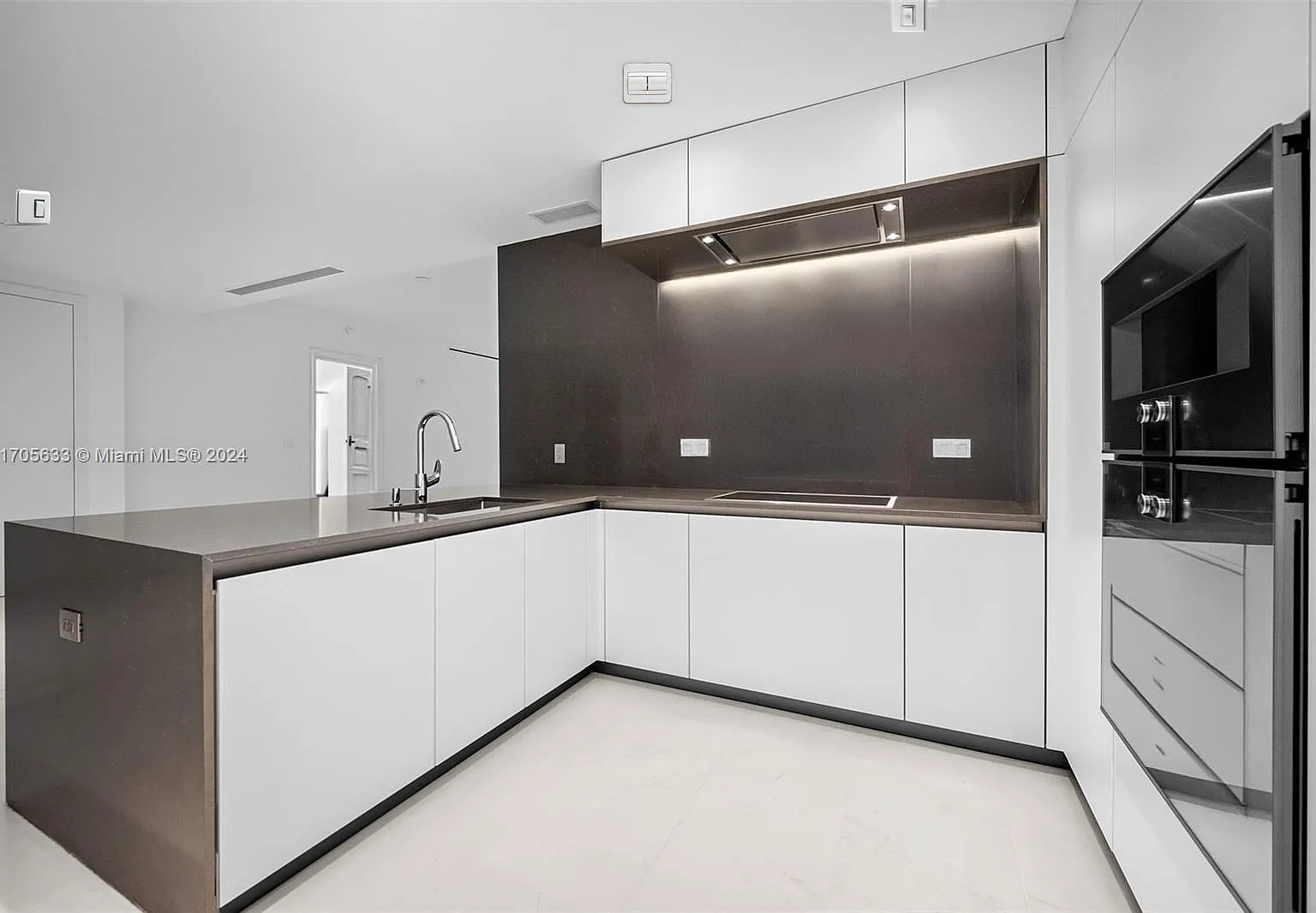 2 bed, 2.5 bath, $14,400 — Photo 3