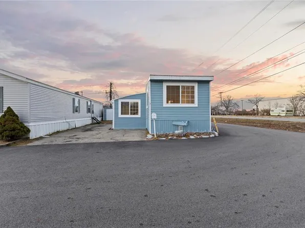 1 East Dr, Rumford, RI 02916