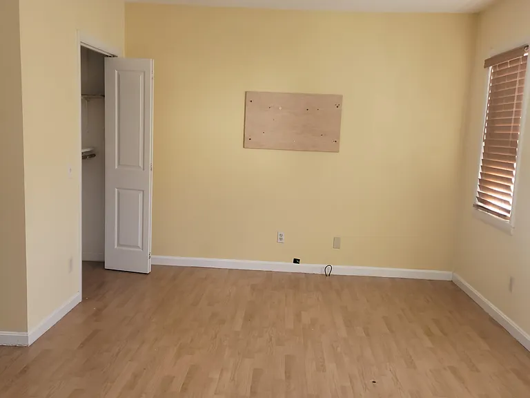 141 Bath St — Photo 11