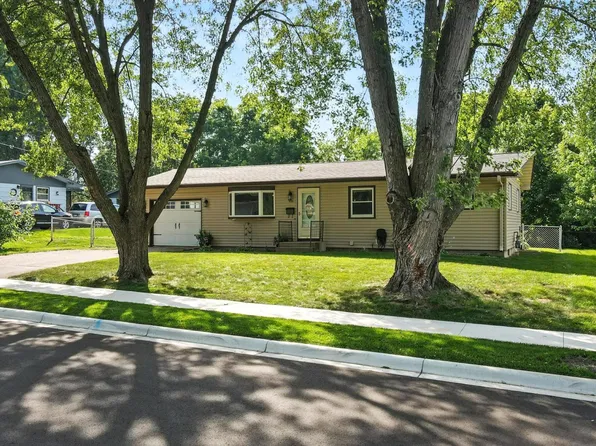 916 Westwood Dr, Faribault, MN 55021