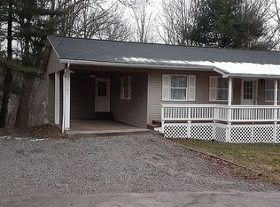 405 Saddleshop Rd, Oak Hill, WV 25901