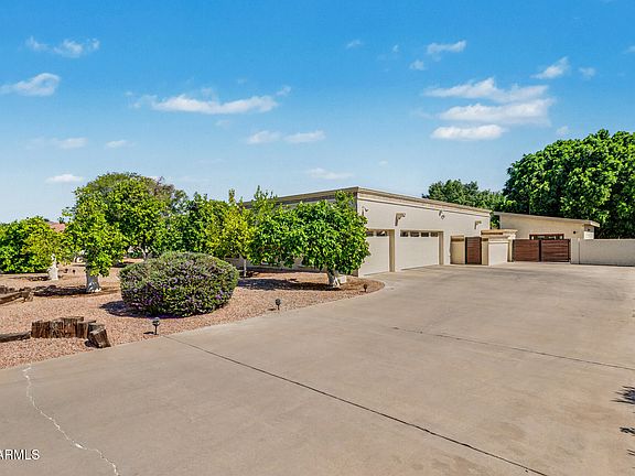 3rd image of 3233 E FAIRBROOK Street