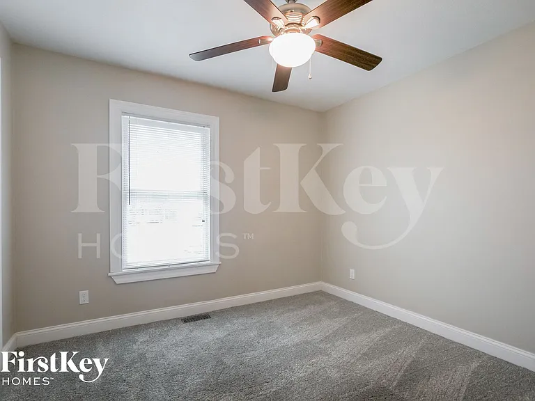 810 York Dr — Photo 11