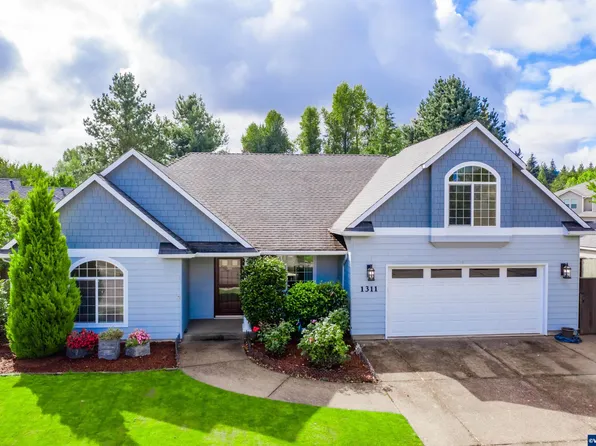 1311 SE Barberry Ave, Dallas, OR 97338