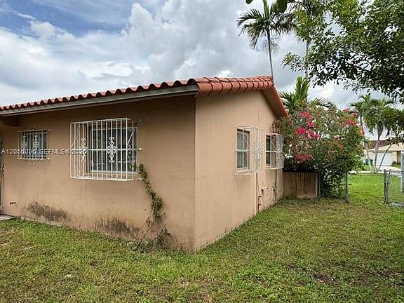 3rd image of 9590 SW 19th St