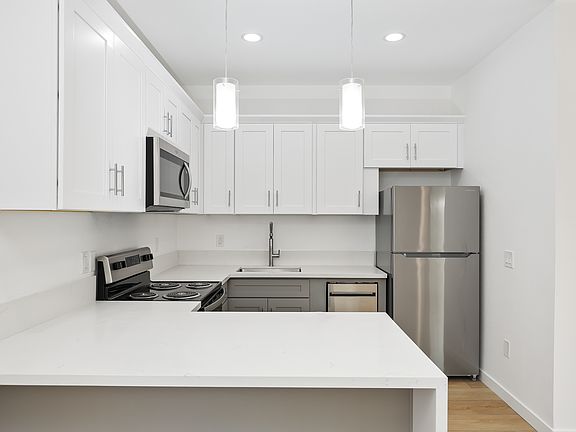 5th image of 217 N Clark St #217