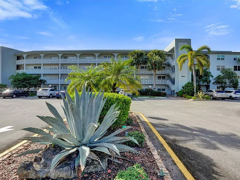 3001 Portofino Isle #K2 — Photo 3