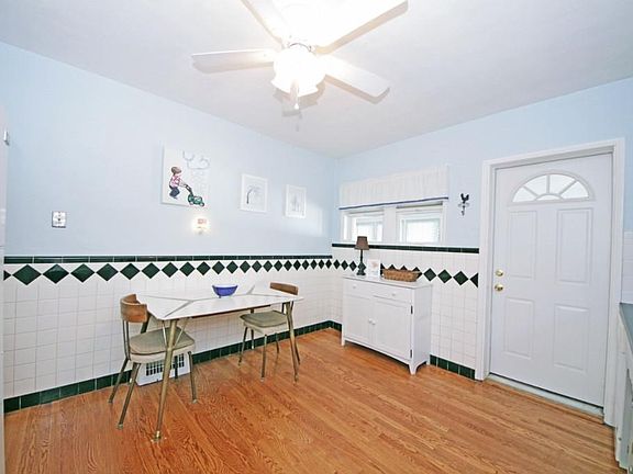 5th image of 9041 Rosemary Ave