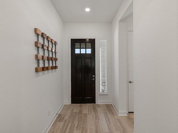 3rd image of 5913 Cimarron Ridge Ln