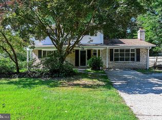 6710 Rolling Rd, Springfield, VA 22152