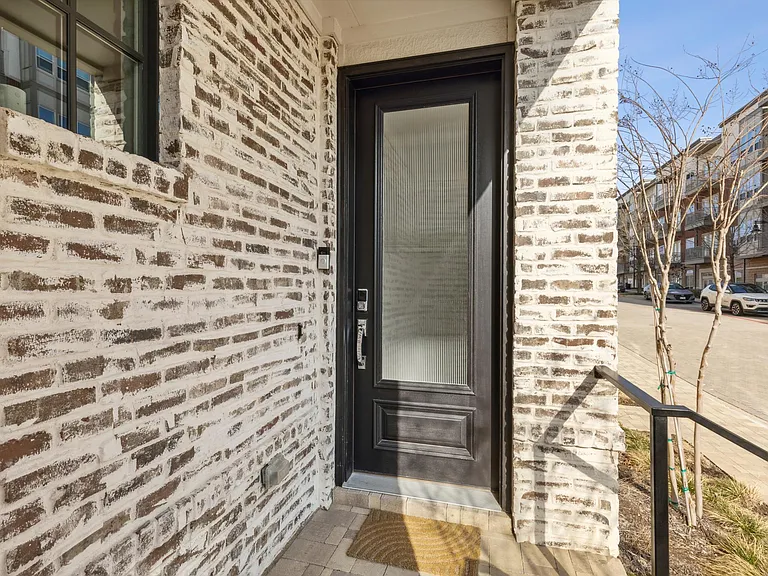 626 Dalton Ln — Photo 9