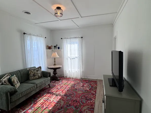97 Woodlawn Ave APT 3, Saratoga Springs, NY 12866